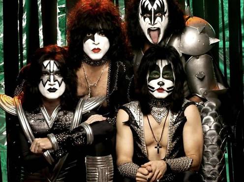 Después de cuarenta años de actividad, Kiss tienen su propio lugar en la historia gracias a auténticos himnos del rock como 'Detroit Rock City' o 'Love Gun'. 
